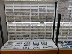 -视野联行眼镜•蔡司•依视路(温江店)
