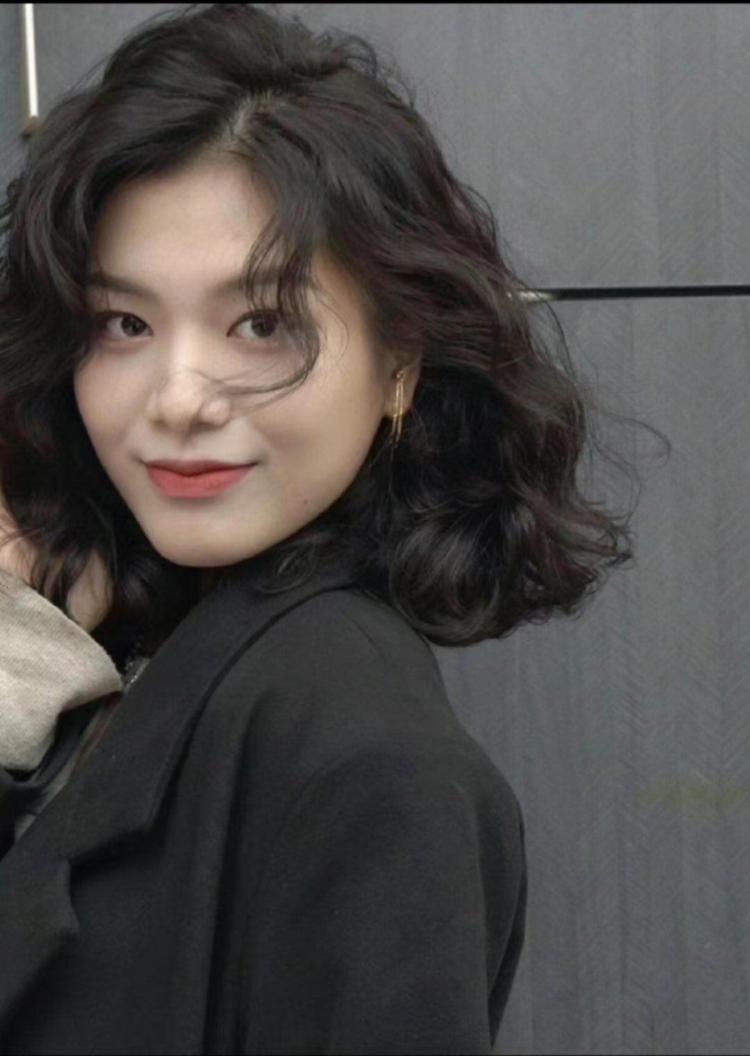 复古港式风格卷发 ​让头发饱满有型 ​打理都很简单