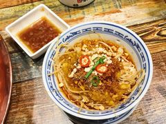 -沪小二炭火蛙锅(淮海中路美食不夜城店)