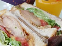 厚切鸡腿排三明治-味多美(江安路店)