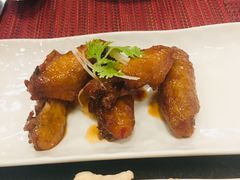 甜辣鸡翅佐以辣蒜汁-WOLFGANG PUCK KITCHEN & BAR(迪士尼小镇店)