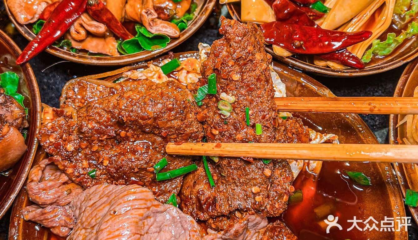 🪭重庆人民的松弛感，居民楼下的地道老火锅🔥