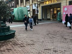 -王府井奥莱临潼小镇(临潼店)