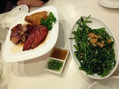 脆皮乳鸽-御龙宴