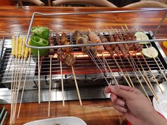 -哈尔滨小酒馆·鲜肉现穿自助烧烤(康新花园店)