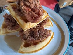 香辣炸鸡配华夫饼-悠航SLOWBOAT(三里屯店)