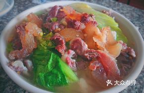 Beef tendon and pig trotter rice noodle soup