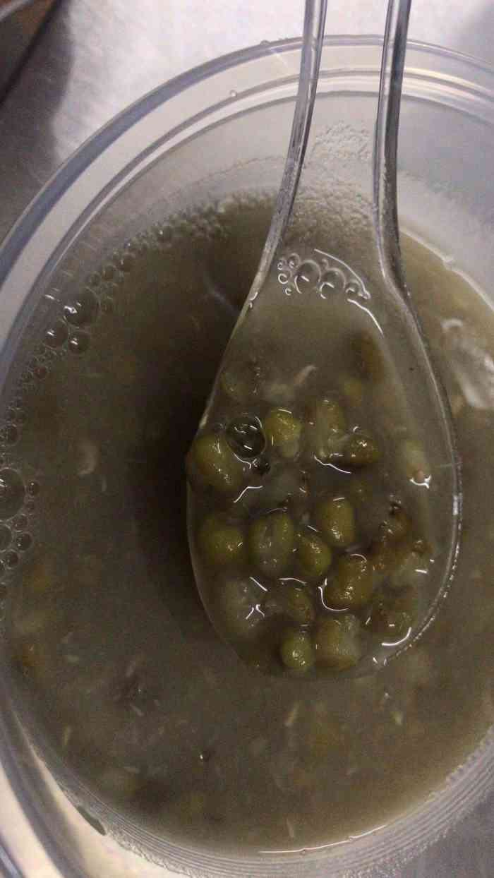 打分    /人 绿豆沙夏天喝很解暑,很好喝 桃胶牛奶喝了养颜,很好喝