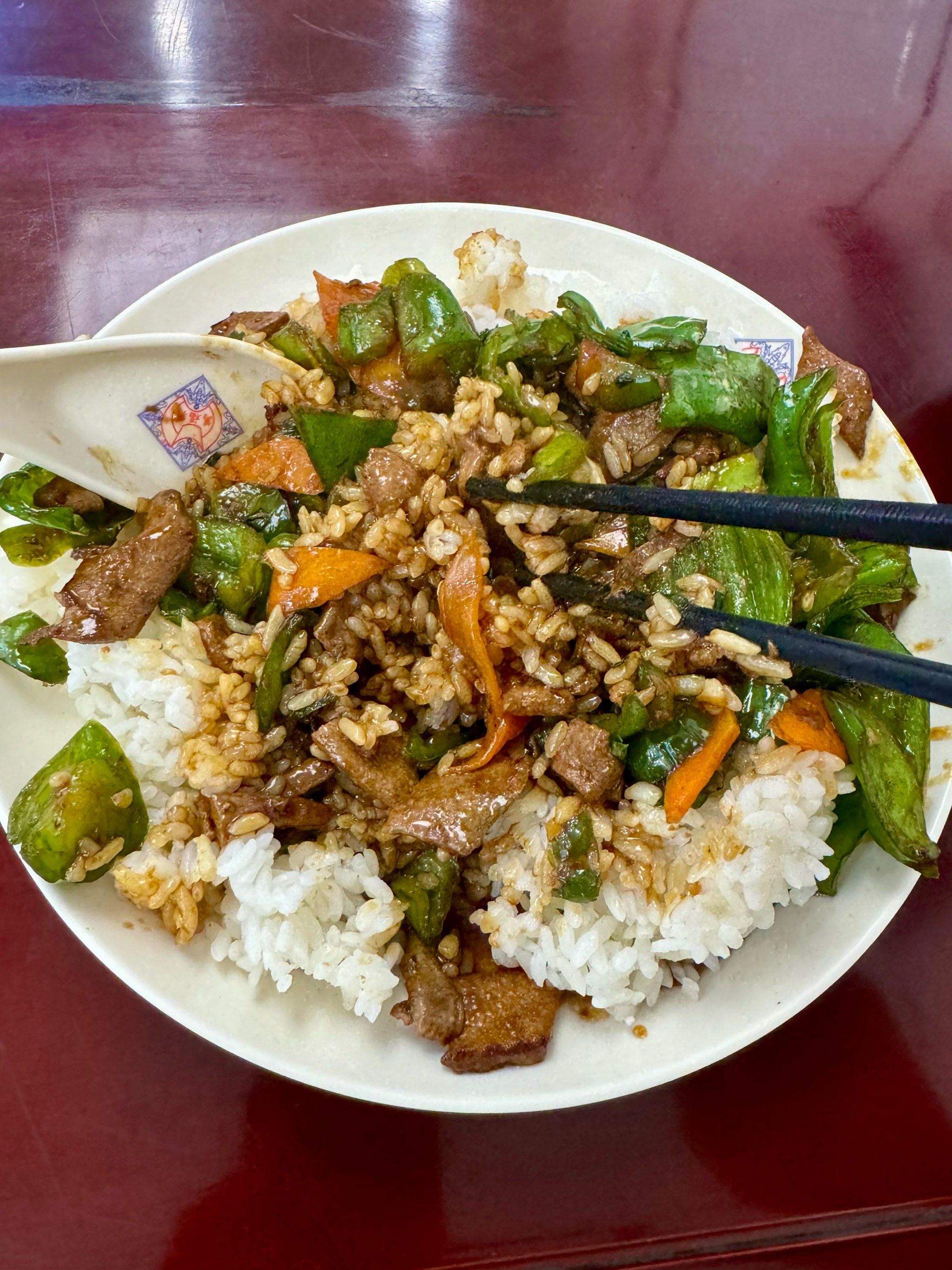 n这碗酱爆猪肝饭/面都好好吃啊
7月份吃了一次猪肝凉面
热乎乎