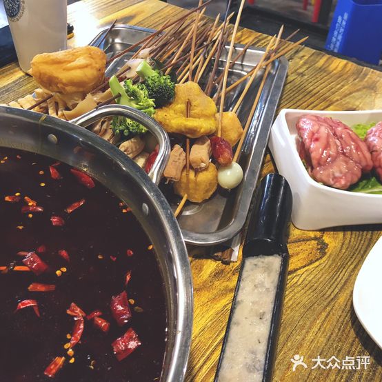 芳芳麻辣烫主题火锅(滨河路店)