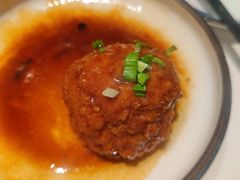 鸭蛋黄狮子头-梅飞酒家(名辉豪庭店)