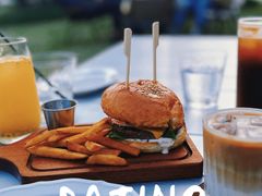 -三勾JJJ Burger&Coffee(梅溪湖店)