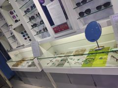 -提一眼镜·蔡司·依视路(小寨店)