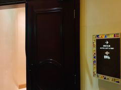 往右洗手间-澳门十六浦索菲特大酒店
