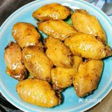 自家製蜜糖雞翼和冬菇瑤柱海鮮水菜豆苗煲