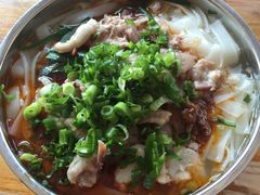 -鸿浩扒猪脚米线