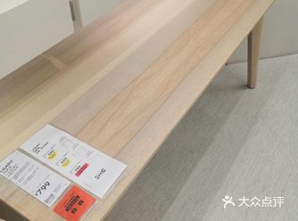 图一图二的边桌颜值很高，简约又大气，放在家里给人一种