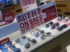 -LOOK眼镜·蔡司依视路配镜(宝山万达店)