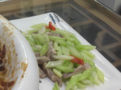 西芹烧鸭舌-广迎居老正兴菜馆