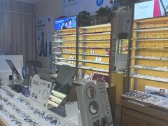 -优医视平价眼镜蔡司依视路折扣工厂店(十里堡店)