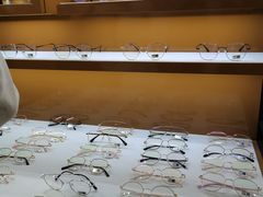 -罗伯特眼镜·蔡司官方授权(罗湖国贸店)