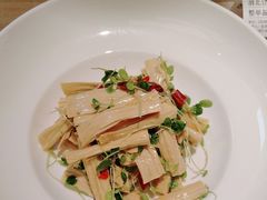 -阿瓦山寨·湘菜现炒·剁椒鱼头王(咸阳总店)