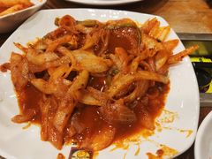 辣白菜炒鱿鱼-喇喇排骨火锅·传统韩式脊骨汤(望京西园总店)