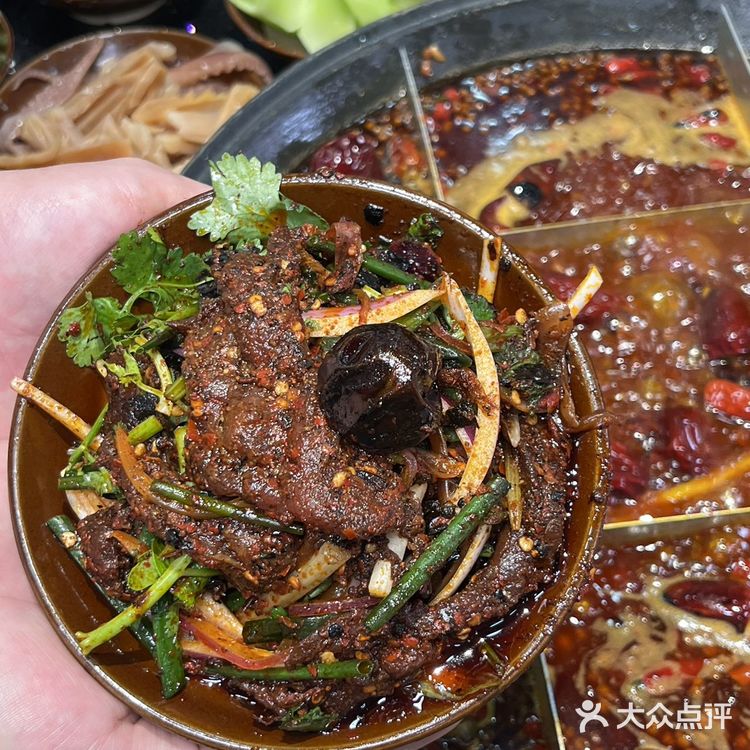 夏天来时代天街一定要冲这家火锅！鲜拌牛肉+冰镇水果捞