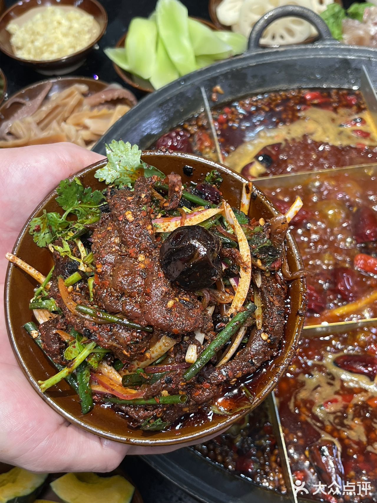 夏天来时代天街一定要冲这家火锅！鲜拌牛肉+冰镇水果捞