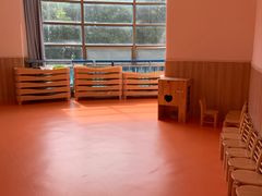 -小门牙好性格托育(北外滩中心)