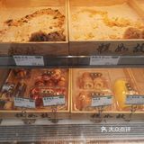 感觉产品跟泸溪河的挺像。团购的泡芙，价格很优惠