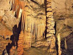 -波斯托伊纳溶洞