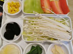 -花馬肆.云南过桥米线(汉神购物广场现场熬汤店)