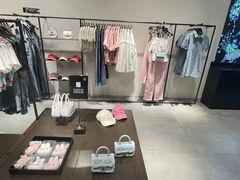 -URBAN REVIVO(七宝领展广场店)