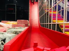 -嘿哟动霸CHUA·新潮玩运动娱乐中心·蹦床滑冰团建乐园