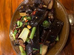腊肉炒蕨粑-苗湘食府(十年店)