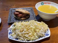 -老天桥酱肉烧饼夹肘子(天桥店)
