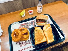 -The Habit Burger Grill 哈比特汉堡(世博店)