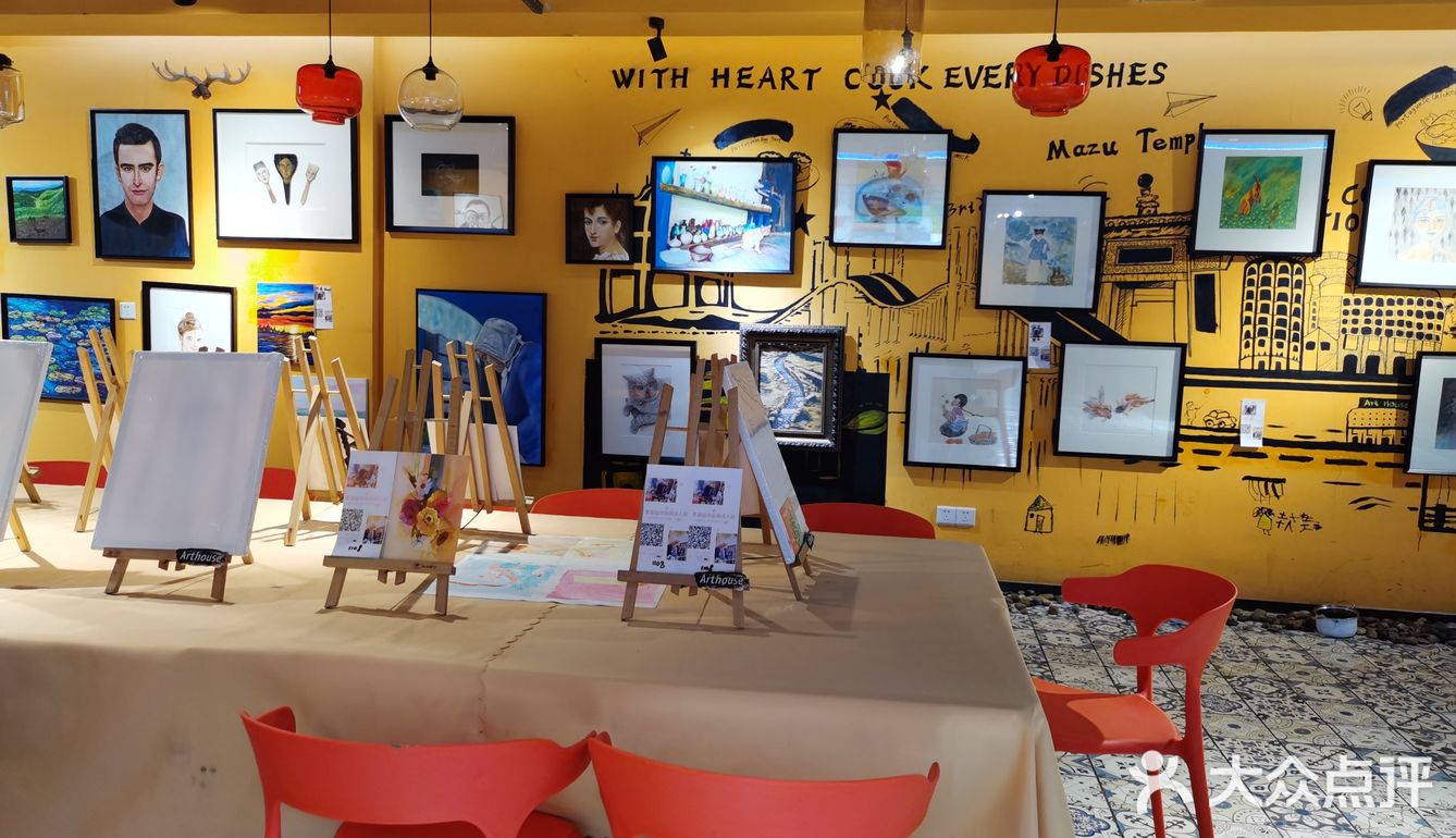 藏了各类宝藏小店的地下商场