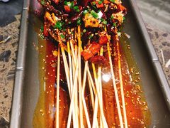 -沪小二炭火蛙锅(淮海中路美食不夜城店)