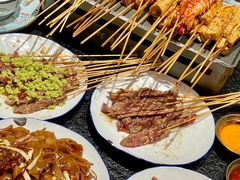 -何妹湿辣牛肉·粤式烧烤砂煲(桂雅路店)