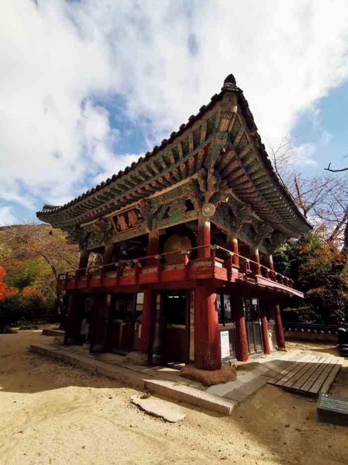 梵鱼寺-"69釜山必到五大景点之一.一号线到梵鱼站下.