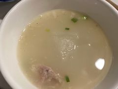 砂锅龙骨萝卜汤-百年粉蒸牛肉