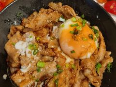 千层五花肉饭-牛邸·烧肉饭(来福士店)