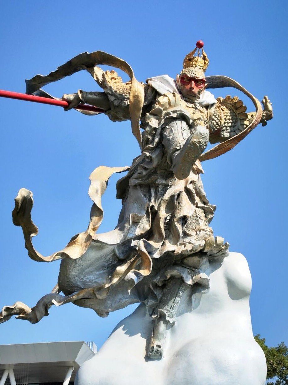 巨型绿雕塑超吸睛