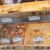 感觉产品跟泸溪河的挺像。团购的泡芙，价格很优惠