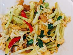 -阿瓦山寨·湘菜现炒·剁椒鱼头王(咸阳总店)