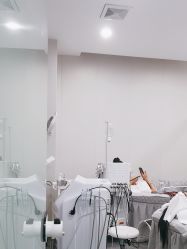 -苗方清颜专业祛痘·皮肤管理