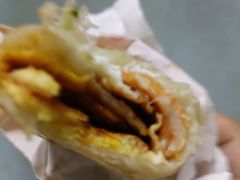 里脊肉葱抓蛋饼-永和大王(浦东南路店)