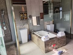 -大连金石滩绿发温泉假日酒店